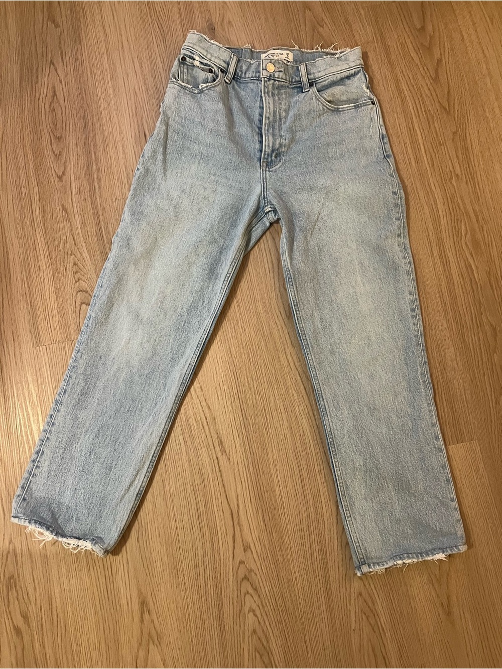 Abercrombie & Fitch “The ’90s Straight” Ultra High Rise jeans in a light wash